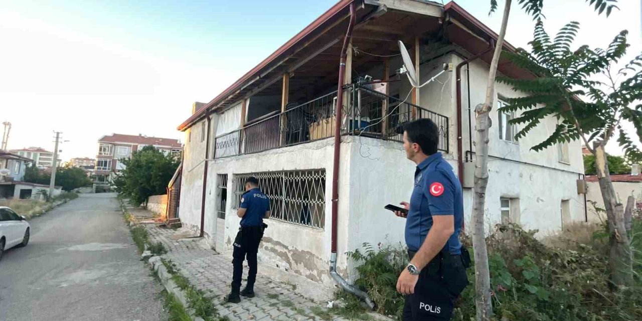 Balkondan Düşen 3 Yaşındaki Çocuk Yaralandı