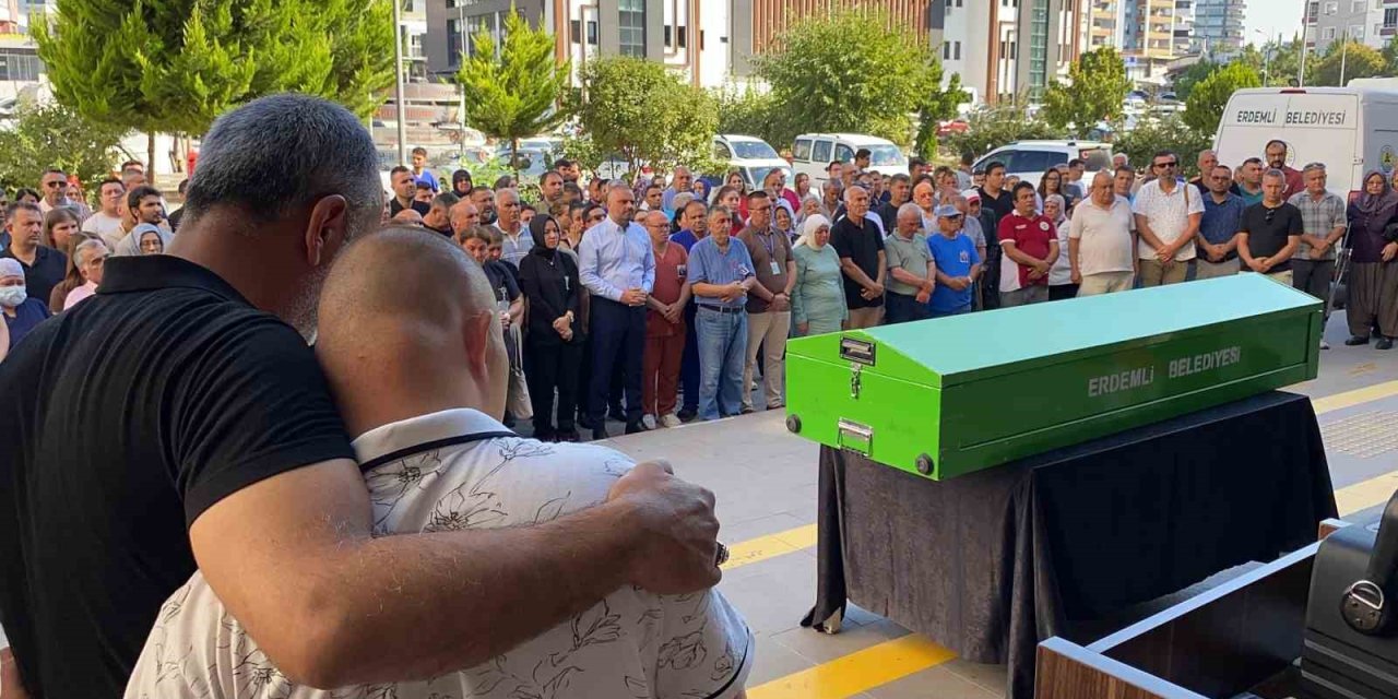 Radyoloji Teknisyeni Görev Yaptığı Hastaneden Gözyaşlarıyla Uğurlandı
