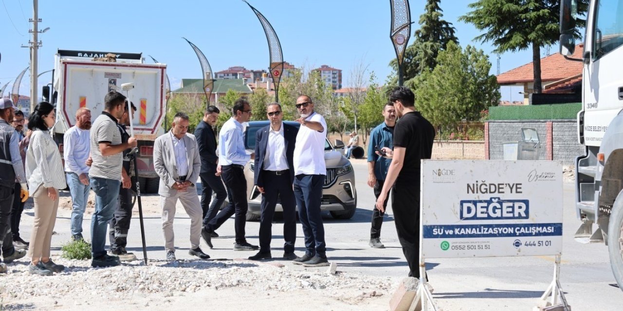 Niğde’de Altyapısı Tamamlanan Yollar Sıcak Asfaltla Yenileniyor