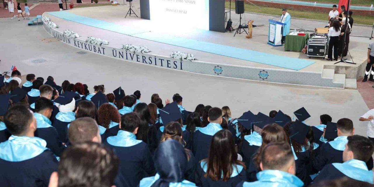 Alkü Tıp Fakültesi’nde 90 Genç Hekim Mezun Oldu