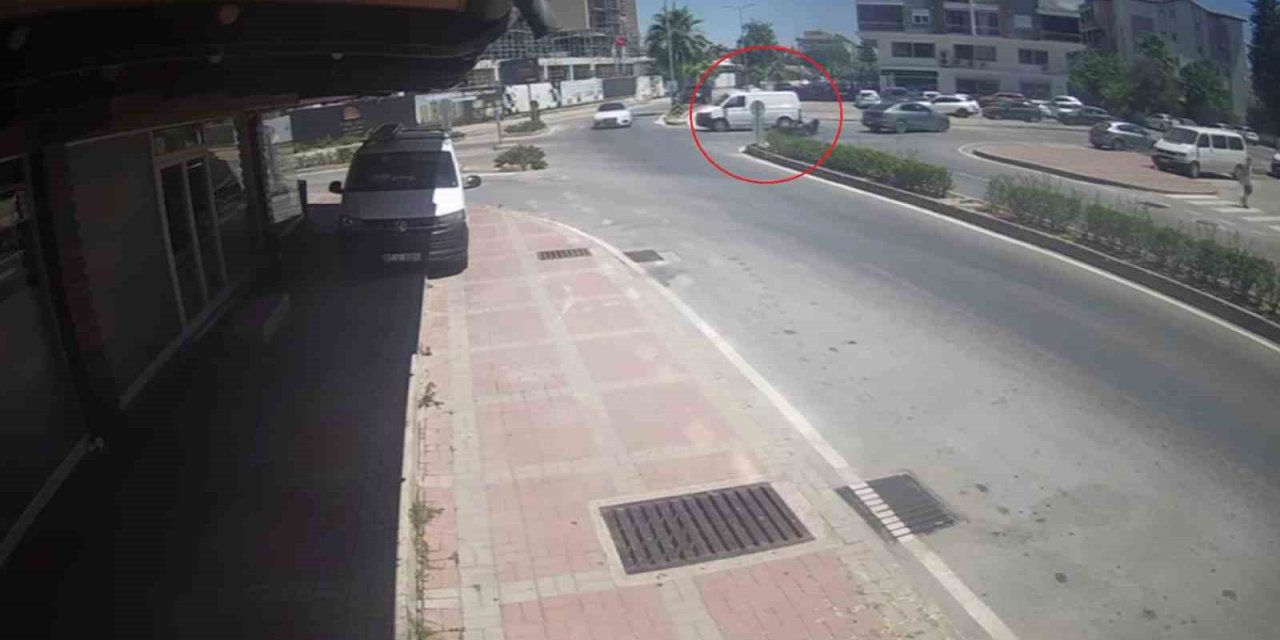 Kamyonete Çarpmamak İçin Fren Yaptı, Devrilen Motosikletiyle Sürüklenip Yaralandı
