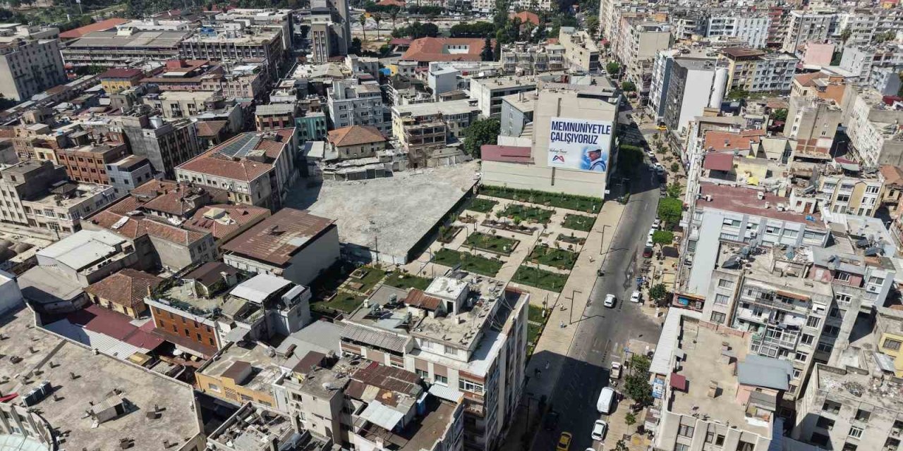 Mersin’de Zafer Çarşısında Dönüşüm Sürüyor