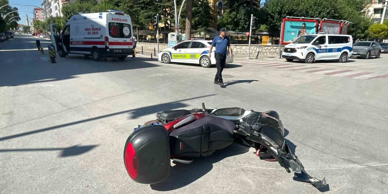 Karaman’da Motosikletler Çarpıştı: 2 Yaralı