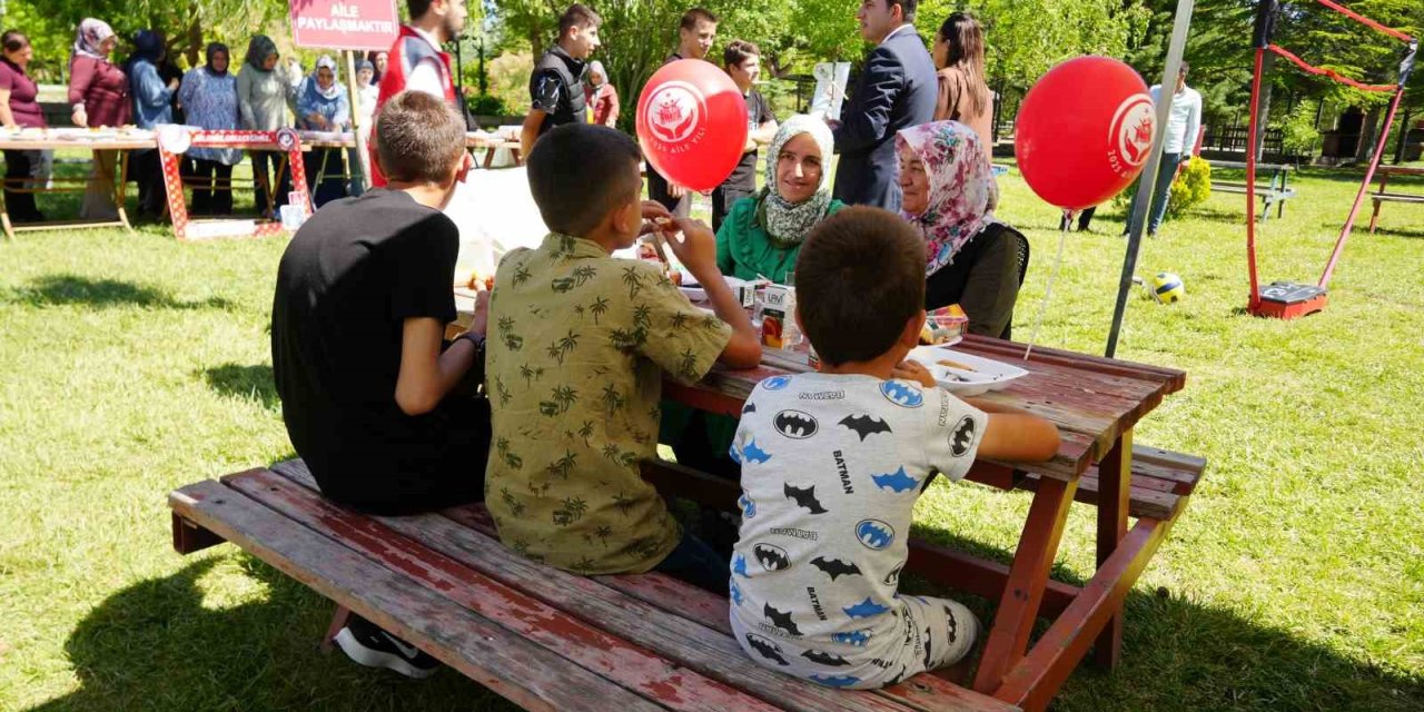 Koruyucu Aileler Çocuklara Sıcak Yuva Olmaya Devam Ediyor