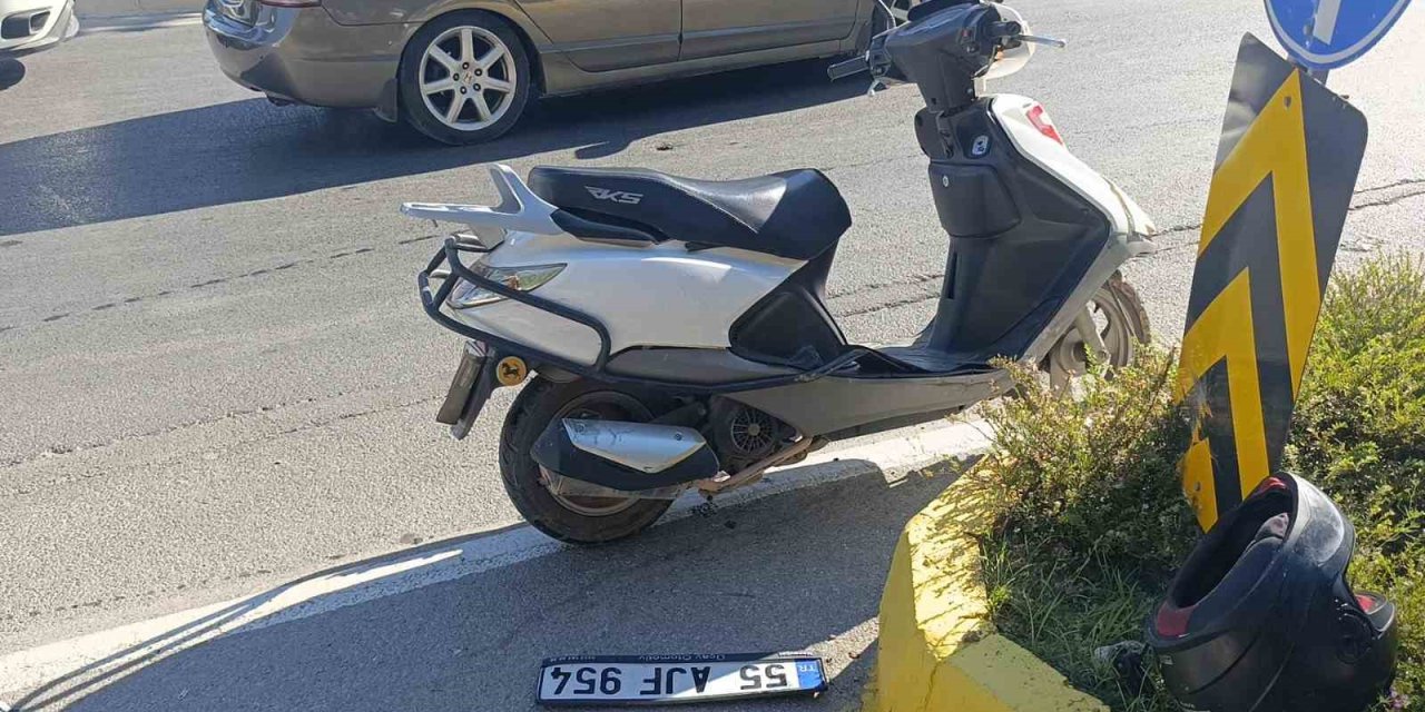 Hafif Ticari Araç İle Motorlu Bisiklet Çarpıştı: 1 Yaralı