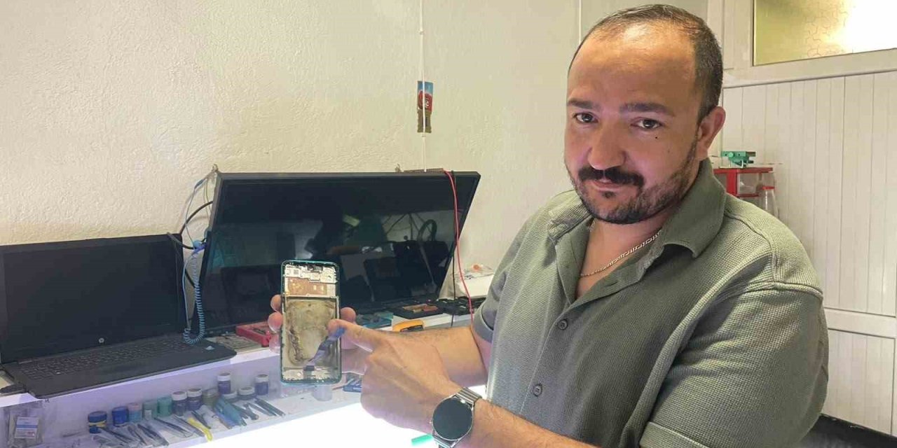 Bataryası Değiştirilmek İstenen Cep Telefonu Bir Anda Alev Aldı