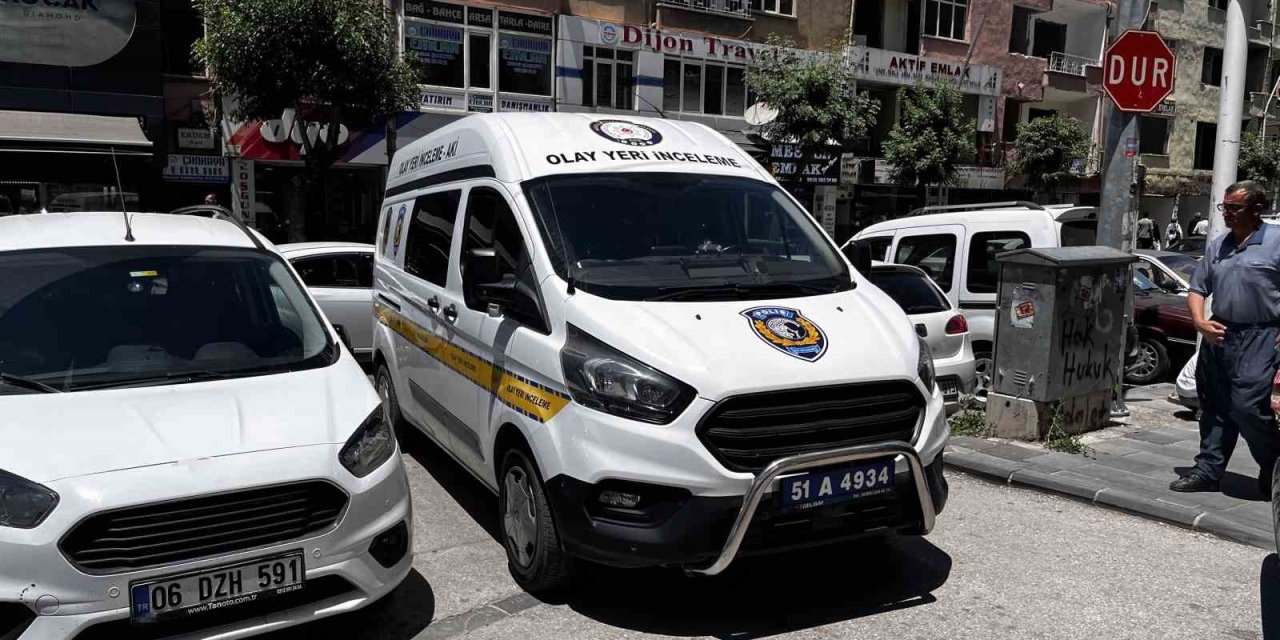 53 Yaşındaki Adam Otel Odasında Ölü Bulundu