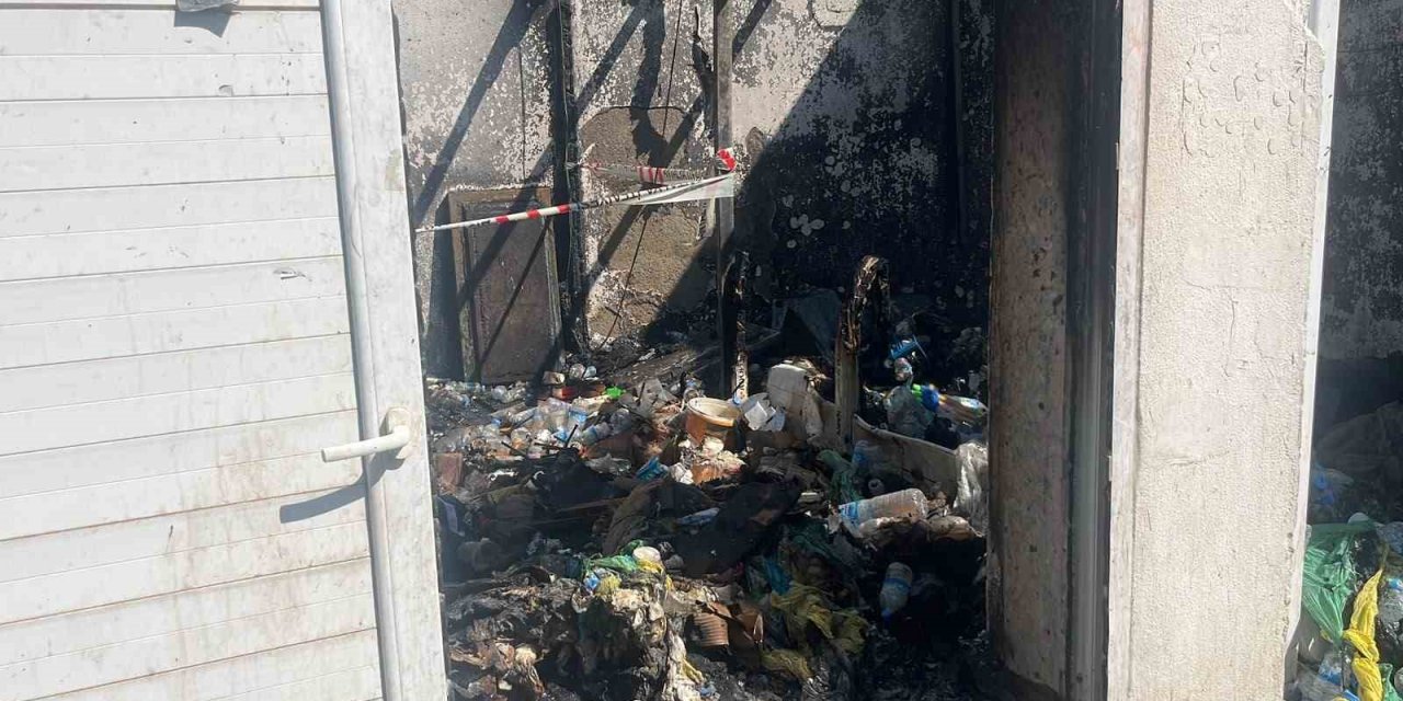 Alanya’da 5 Yıldızlı Otelin Geri Dönüşüm Deposundaki Yangın Korkuttu