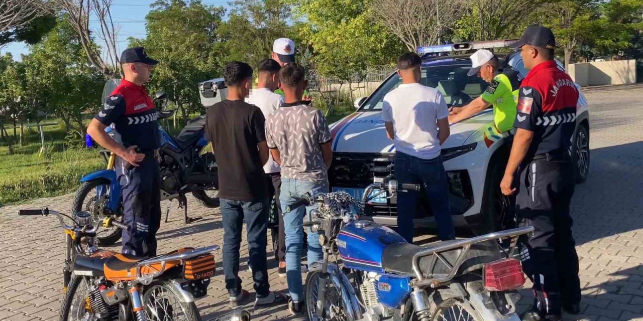 Motosikletli Trafik Canavarları Jandarmadan Kaçamadı