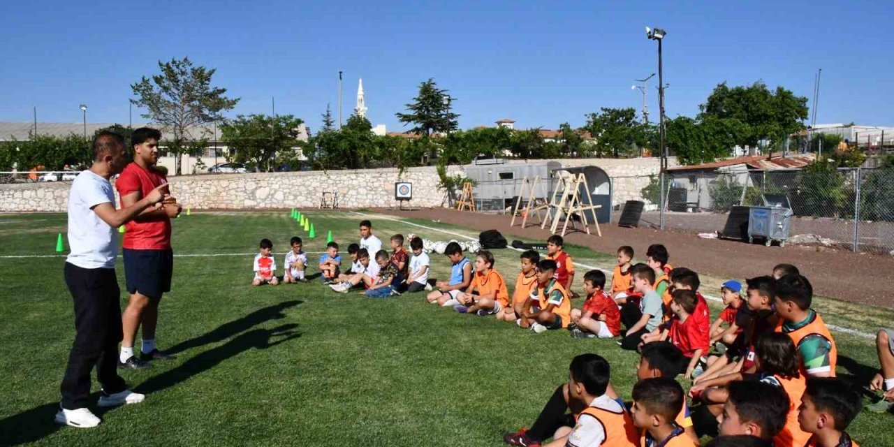 Karaman’da İl Özel İdaresi’nin Ücretsiz Yaz Futbol Kursu Başladı