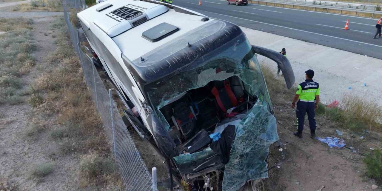 Aksaray’da 44 Kişinin Yaralandığı Otobüs Kazasında 1 Kişi Hayatını Kaybetti