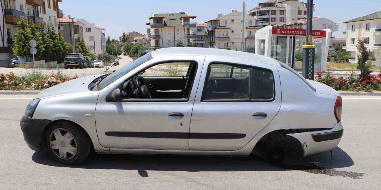 Karaman’da Dubaya Çarpan Otomobilin Tekeri İle Egzozu Koptu: Kaza Anı Kamerada