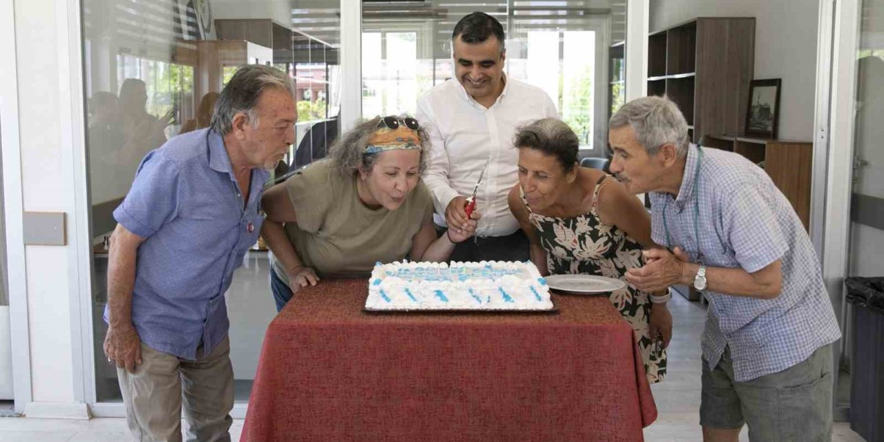 Mersin’de Emekliler Günü Coşkuyla Kutlandı