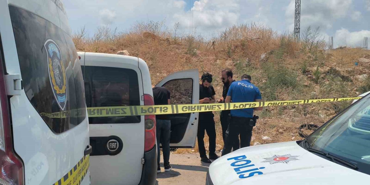 Antalya’da Bir Kişi Araç İçince Ölü Bulundu, Yakınları Sinir Krizi Geçirdi