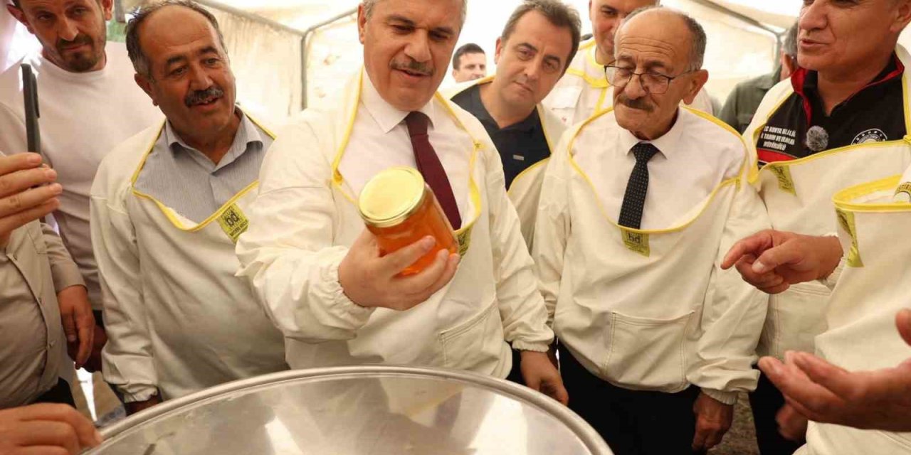Konya’da Geleneksel Bal Hasadı Programı