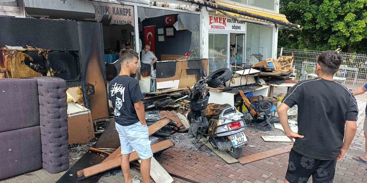 Uyurken Camın Patlama Sesine Uyandı, İhbarla İş Yerini Küle Dönmekten Kurtardı