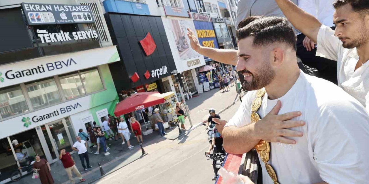 Kırkpınar Başpehlivanı Erkan Taş’a Antalya’da Coşkulu Karşılama