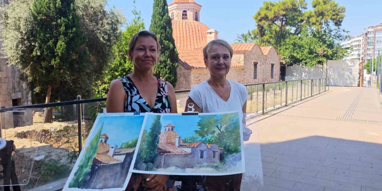 Yıllardır Yaşadıkları Antalya’nın Tarihini Tuvale Taşıyorlar