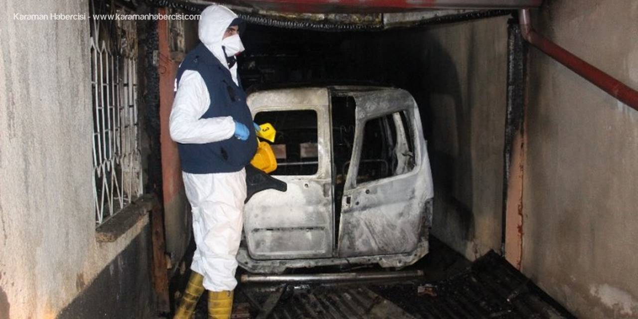 Garajdaki Hafif Ticari Araç Yanarak Kullanılamaz Hale Geldi