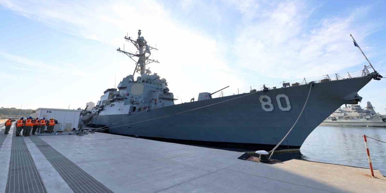 Abd Savaş Gemisi ’uss Roosevelt’ Mersin Limanı’na Demirledi