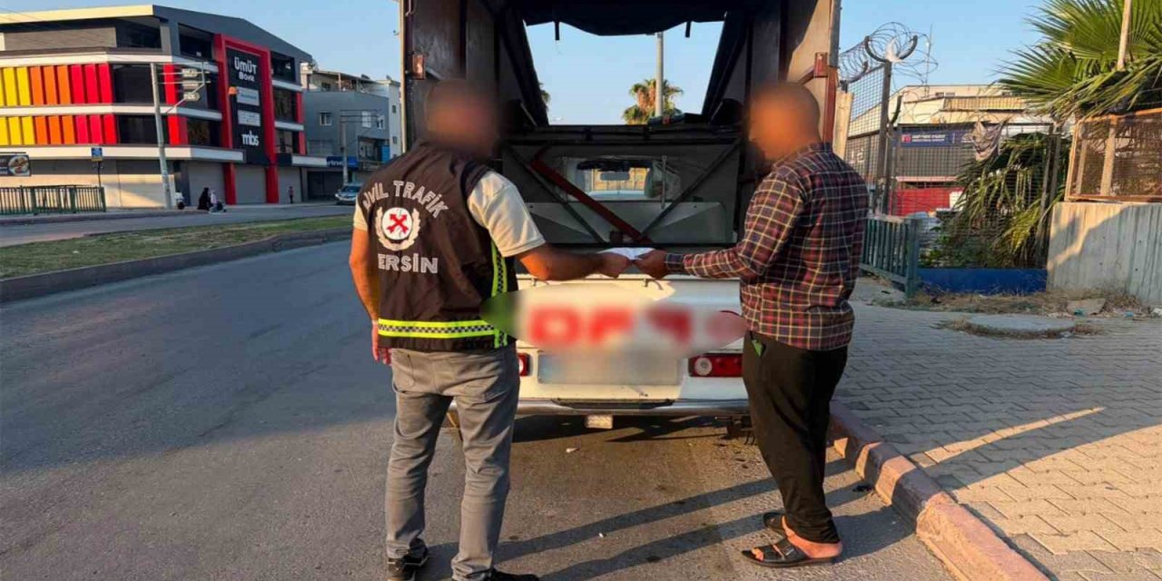 Sosyal Medyadaki Görüntüler İhbar Oldu, Kamyonet Sürücüsüne Ceza Kesildi
