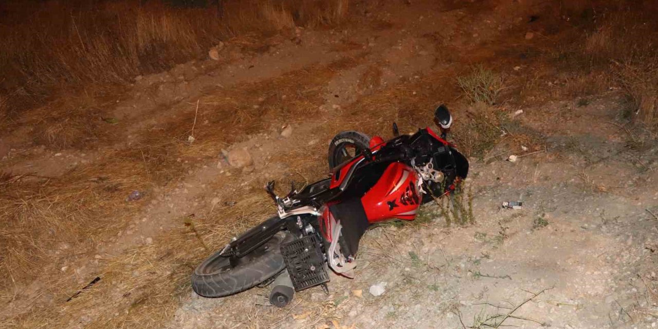 Otomobille Çarpışan Motosiklet Şarampole Savruldu: 1 Yaralı