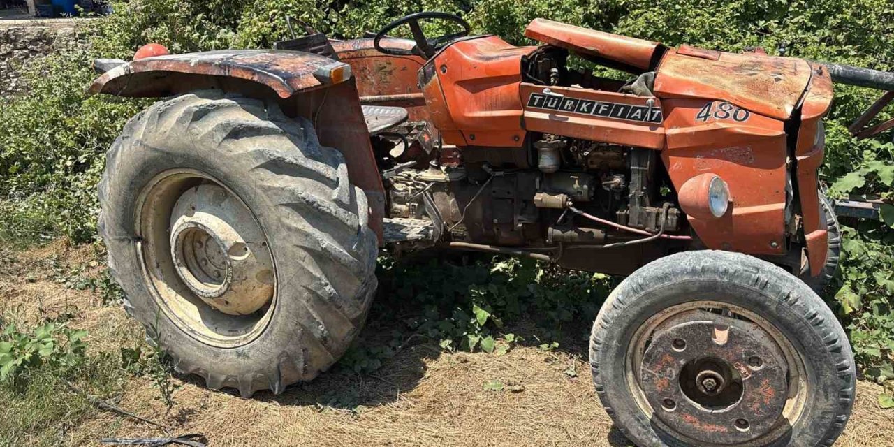 Manevra Yaparken Devrilen Traktörün Altında Kalan Sürücü Öldü