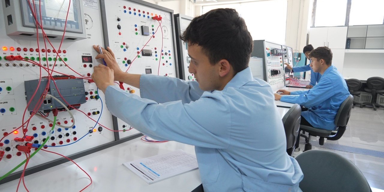 Meslek Liseleri Geleceğin Nitelikli İş Gücünü Yetiştiriyor