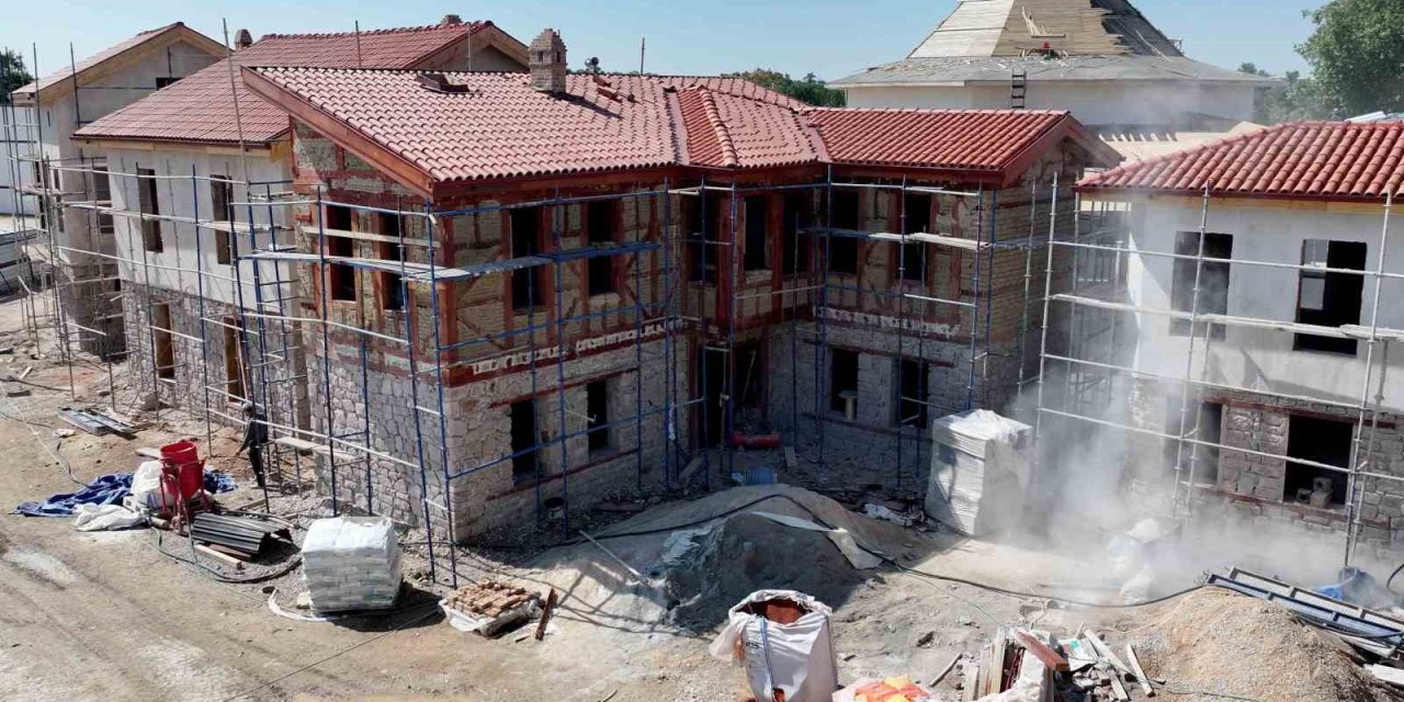 Türbe Arkası’nda Dev Tarihi Dönüşüm Devam Ediyor