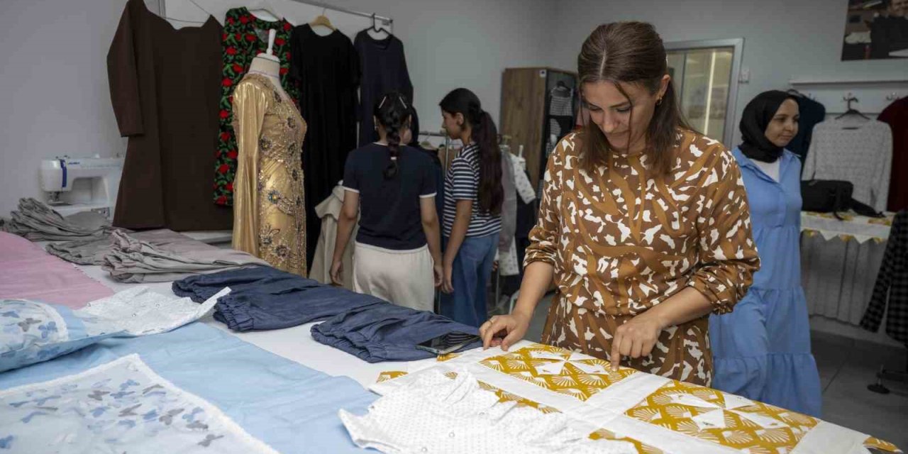 Mersin’de Kadınların El Emeği Ürünleri Sergilendi