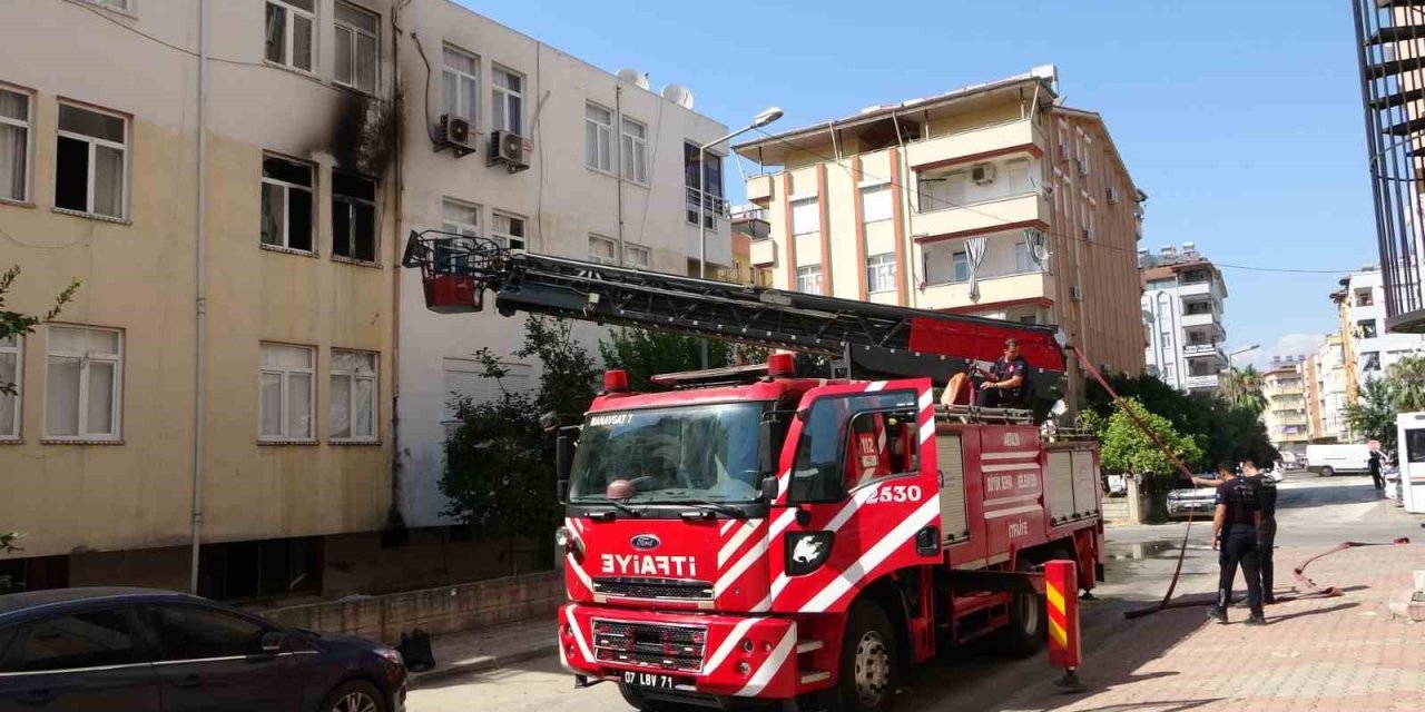 Personel Lojmanı Olarak Kullanılan Daire Yandı: 1 Kişi Dumandan Etkilendi