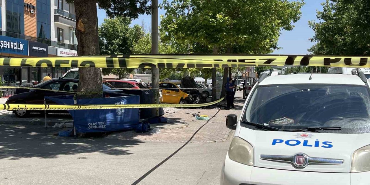 Ticari Taksinin Çarptığı Anne İle Kızı Hayatını Kaybetti