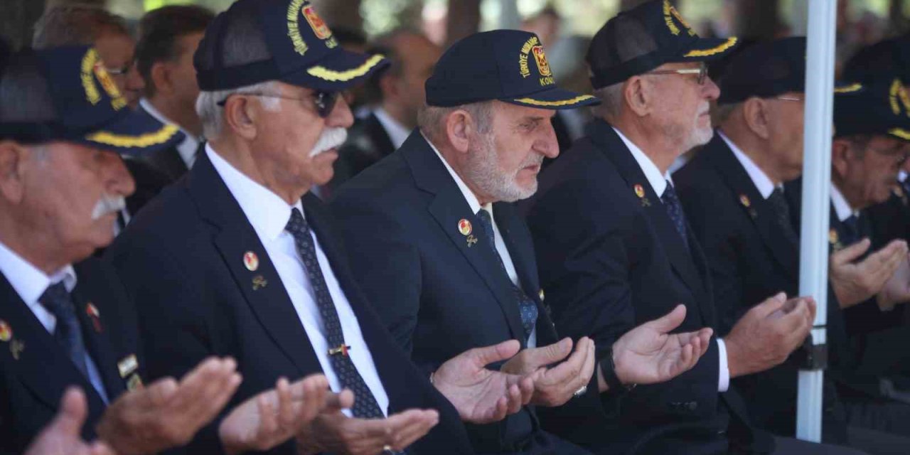 Konya’da 15 Temmuz Etkinliklerinde Şehitlik Ziyaret Edildi