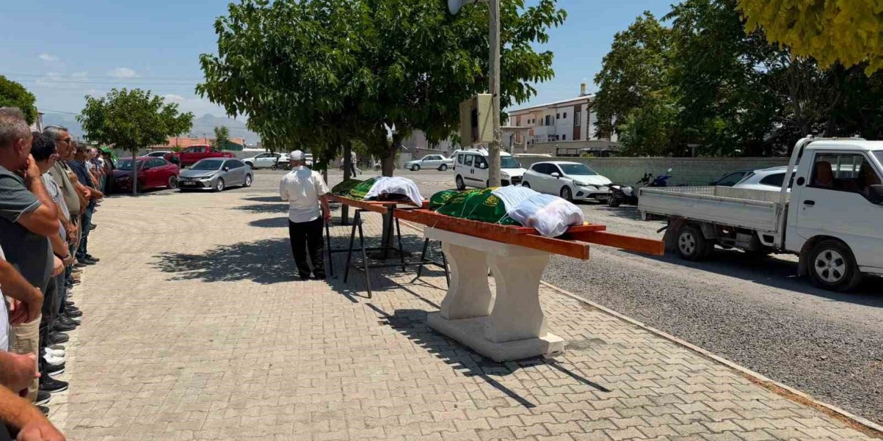 Cinayete Kurban Giden Anne Ve Kızına Acı Veda