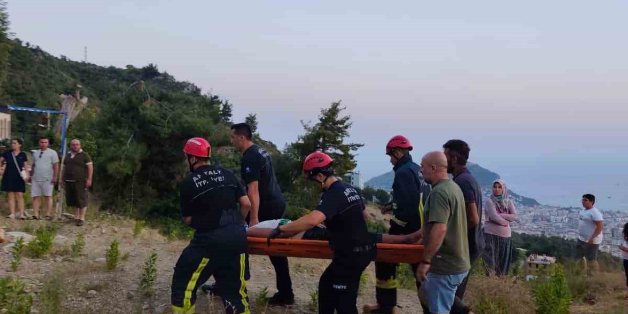 Alanya’da Uçuruma Yuvarlanan Atv Sürücüsünü İtfaiye Ekipleri Kurtardı