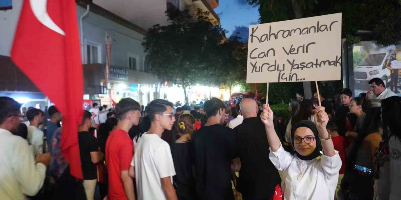 Niğde’de 15 Temmuz’un 10. Yılında Fener Alayı Ve Demokrasi Nöbeti