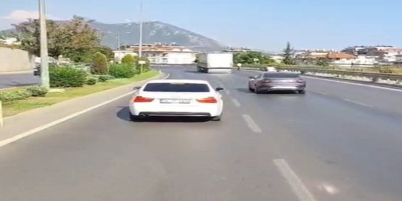 Alanya’da İtfaiyeye Yol Vermeyen Sürücü Cep Telefonu Kamerasında