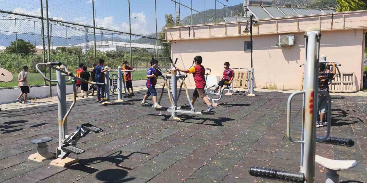 Hafızlık Öğrencileri Yeşil Sahada Moral Depoladı