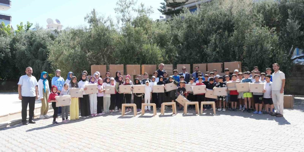 Alanya Belediyesi’nden Kur’an Kurslarına 800 Rahle Desteği