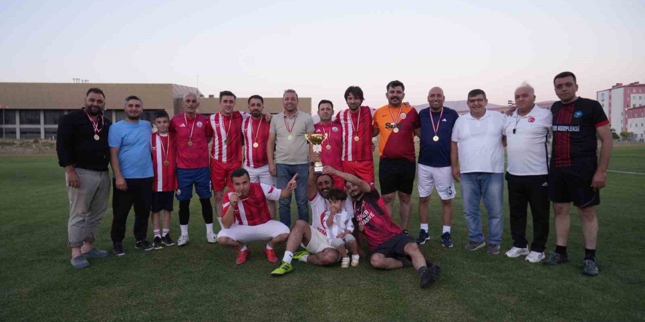 15 Temmuz Şehit Ömer Halisdemir Geleneksel Futbol Turnuvası Tamamlandı