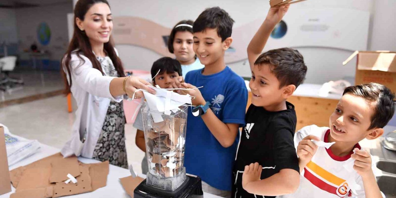 Mersin’de Çocuklar Yaz Tatilini Bilimle Geçiriyor