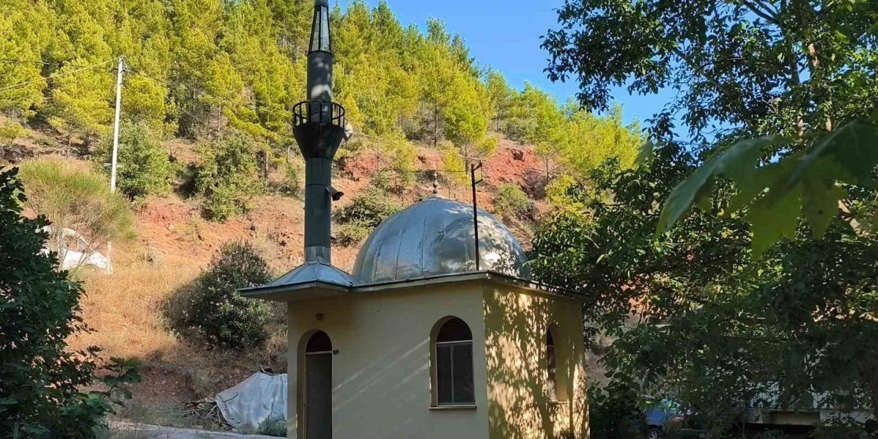 Mersin’de 9 Metrekarelik Cami Dikkat Çekiyor