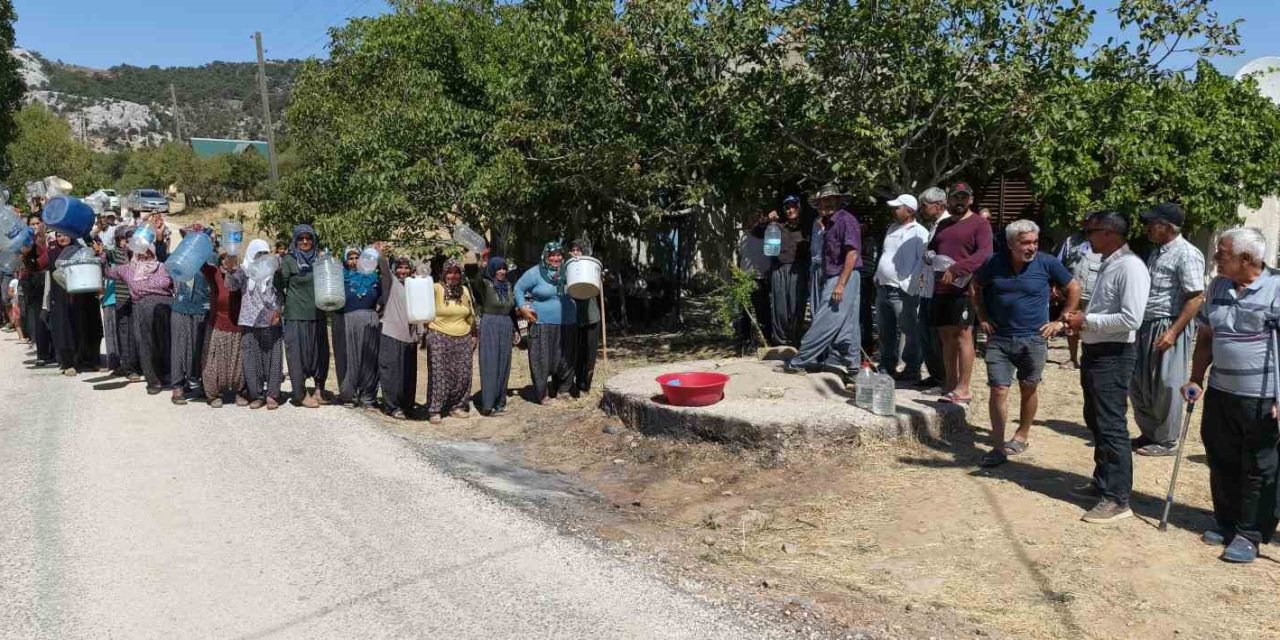 Mersin Silifke’de Su Sıkıntısı: Bidonlarla Su Taşıyan Köylüler Destek İstedi