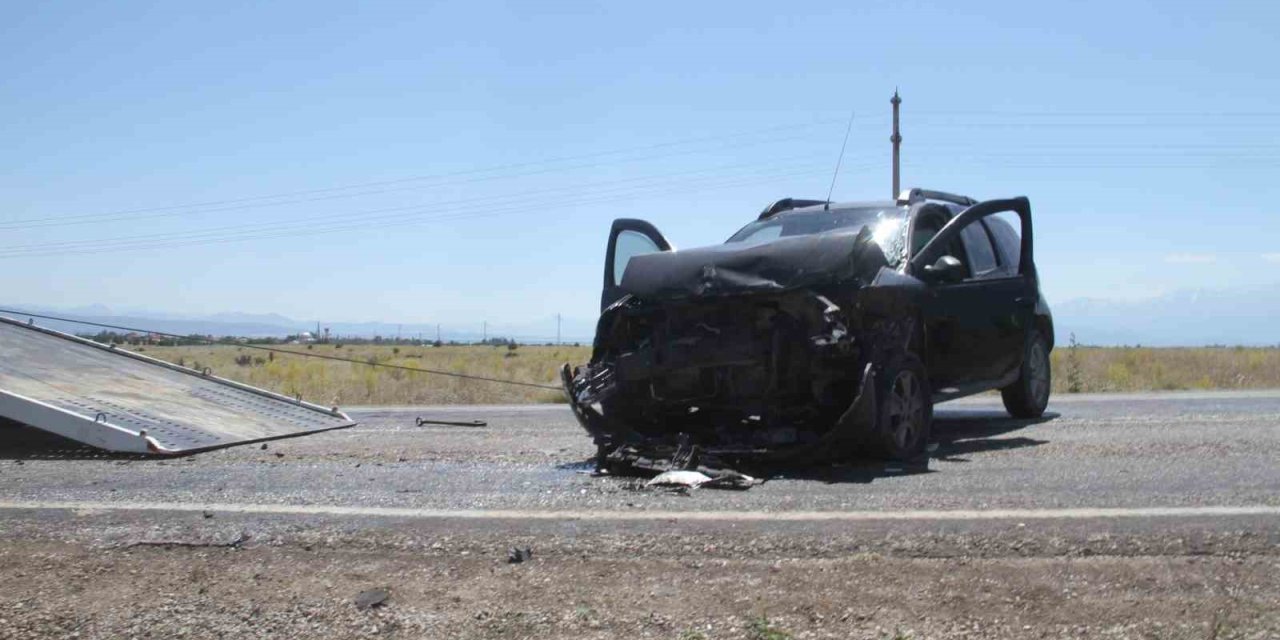 Suv Araçlar Kafa Kafaya Çarpıştı: 9 Yaralı
