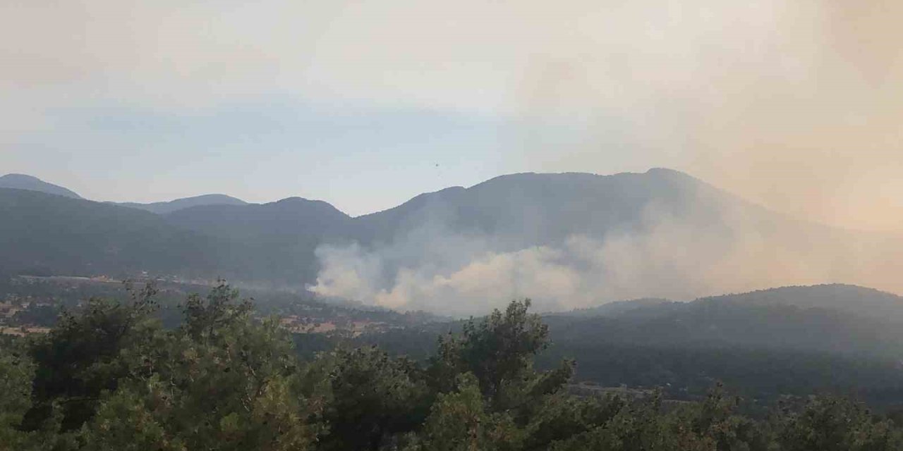 Antalya’daki Orman Yangınına Müdahale Sürüyor