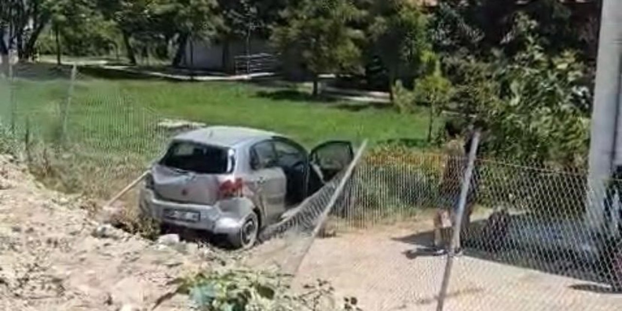 Zincirleme Kazada Otomobil Enstitünün Bahçesine Düştü: 3 Yaralı