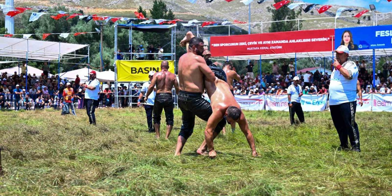 Feslikan Yağlı Pehlivan Güreşleri’ni Başpehlivan Erkan Taş Kazandı