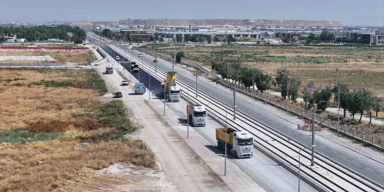 Konya Büyükşehir, ’şehir Hastanesi-yeni Sanayi Sitesi’ Tramvay Hattı Güzergahındaki Bölgelerin Yol Altyapısını Güçlendiriyor
