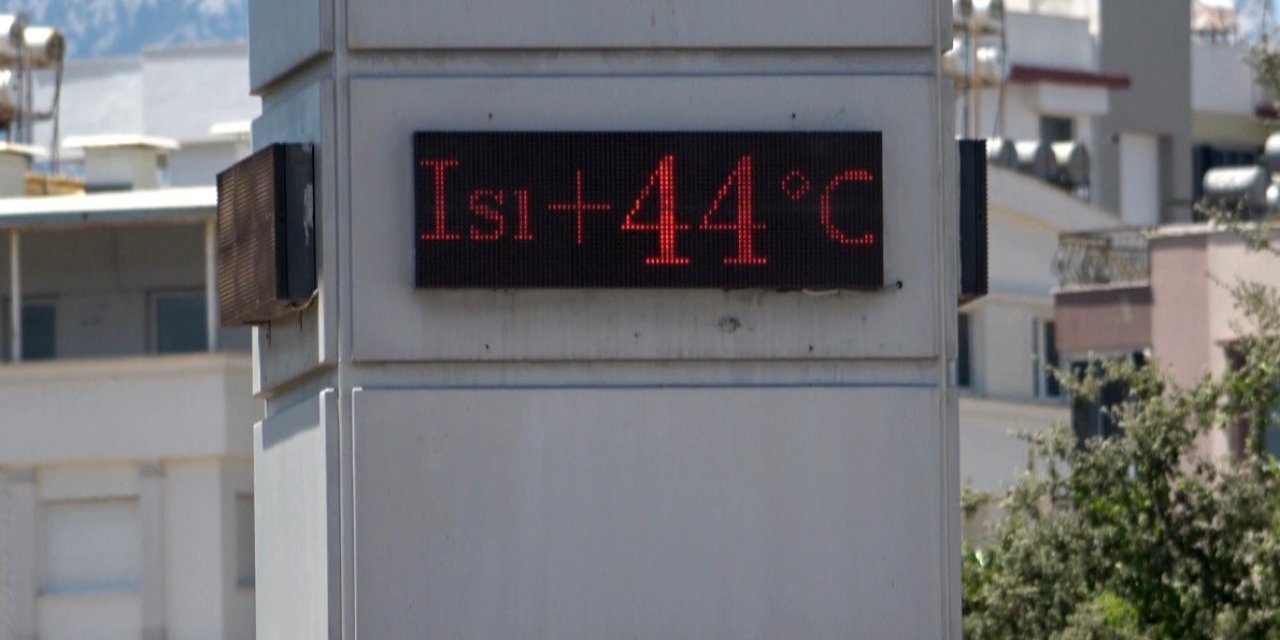 Antalya’da Termometreler 44 Dereceyi Gördü