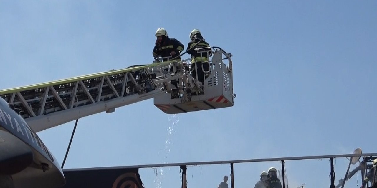 Konya’da İş Yerinde Çıkan Yangın Paniğe Neden Oldu